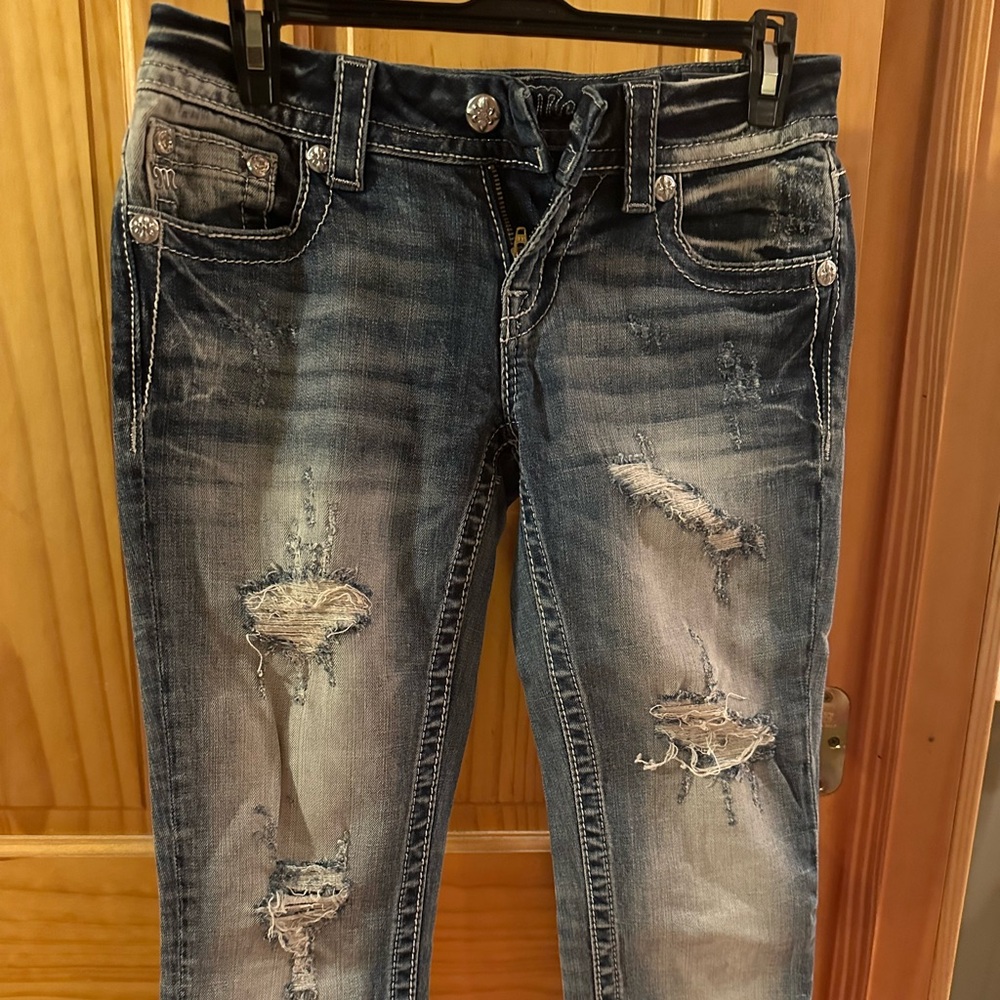 Stylish Miss Me Women’s Distressed Crop Jeans